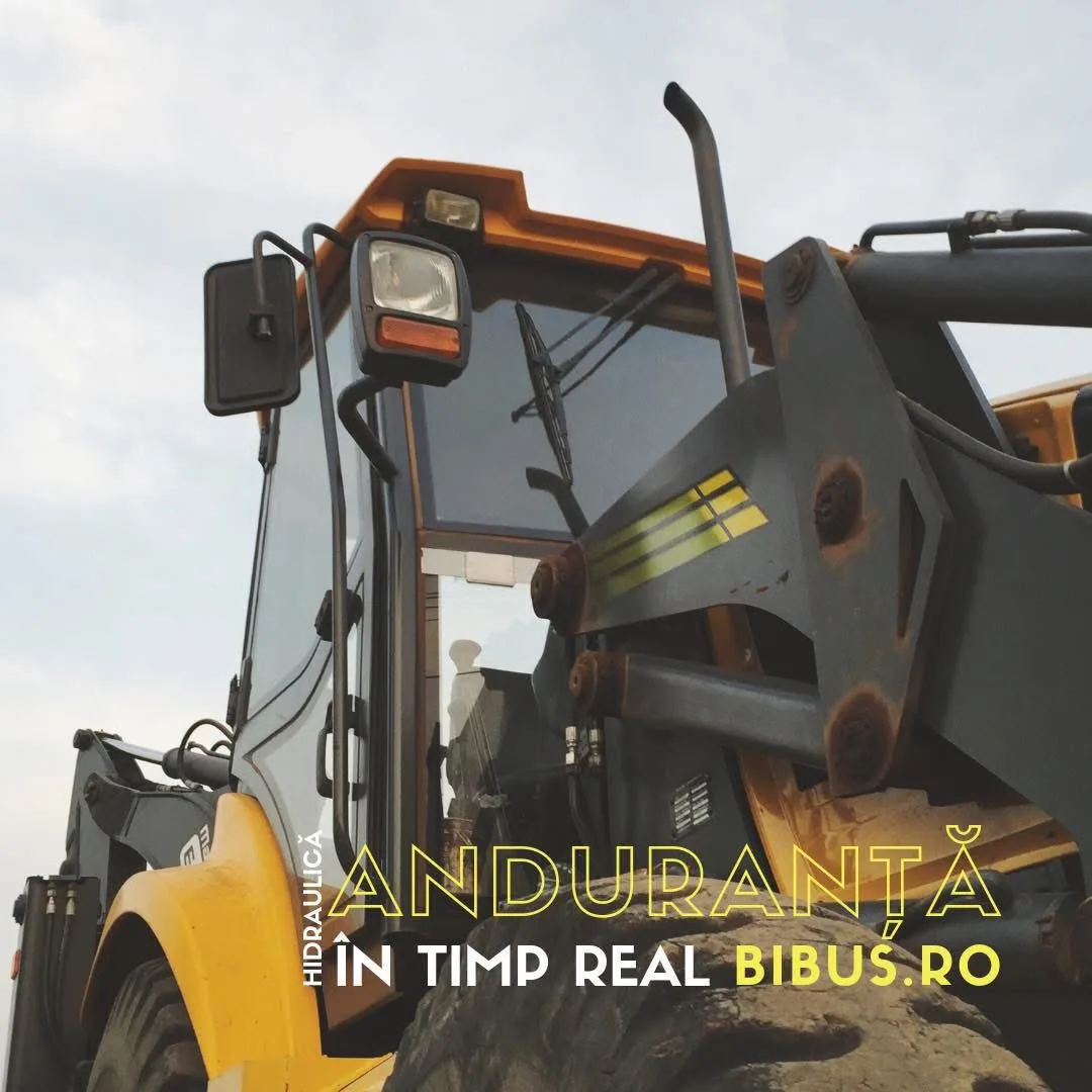 The cab and hydraulic arm of a backhoe loader, with the text “Hidraulică · Anduranță în timp real”
